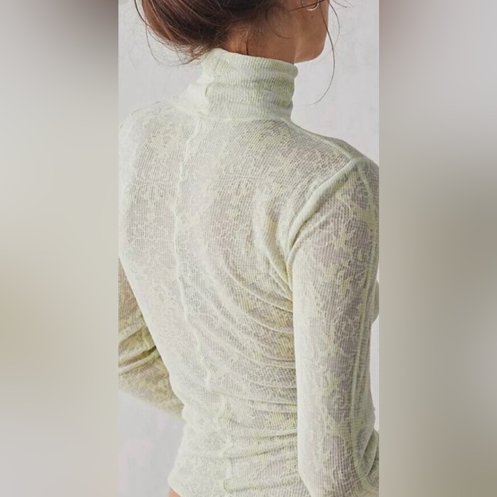 Free People You & I Turtleneck Top NWOT - Picture 3 of 11